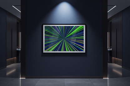GRÜNER WARP Premium Kunstprint als gerahmtes Poster an dunkler Wand mit dramatischem Spotlight